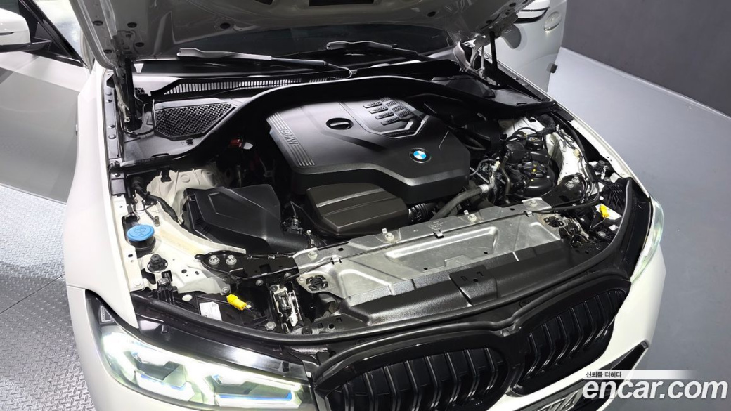 BMW 3-Series 320i M Sport, 2023