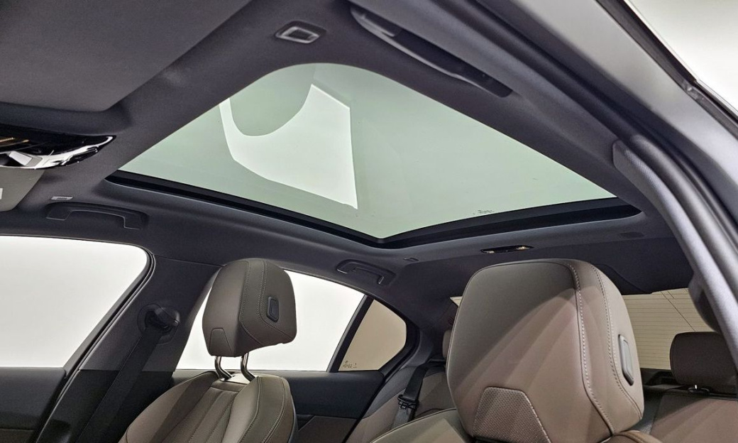 BMW 5-Series 520i, 2025