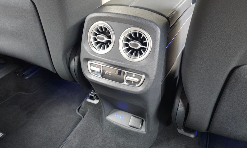 Mercedes-Benz G-Class G450d, 2025