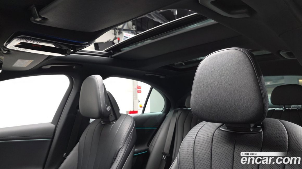 Mercedes-Benz E-Class E300 4MATIC Exclusive, 2025