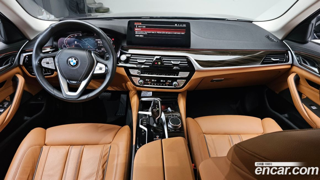 BMW 5-Series 520i Luxury, 2023