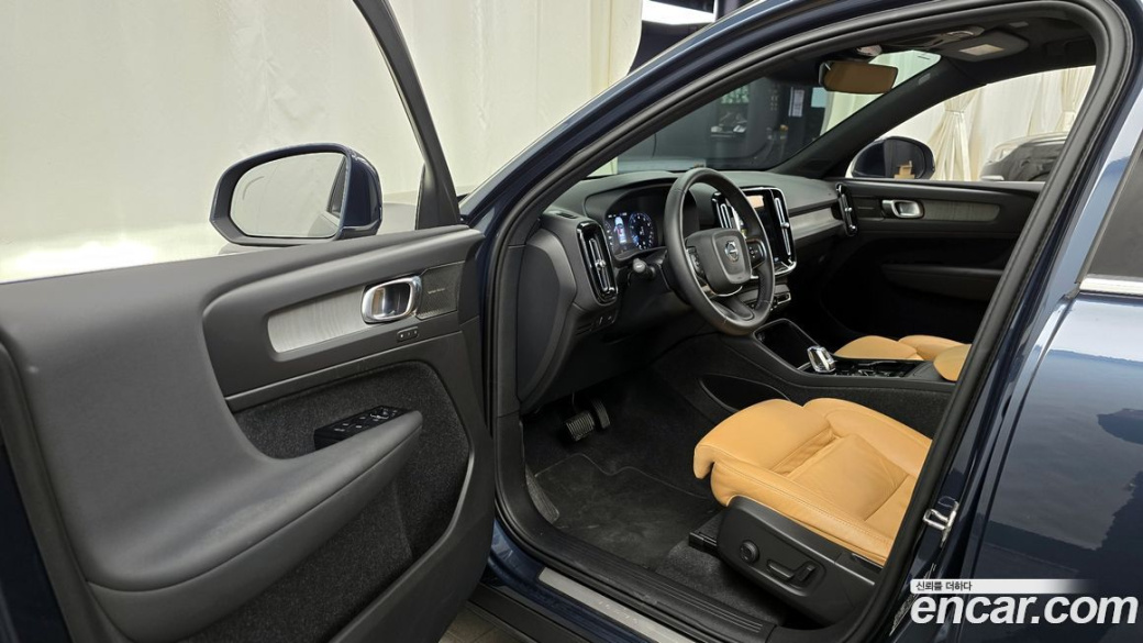 Volvo XC40 B4 Inscription, 2022