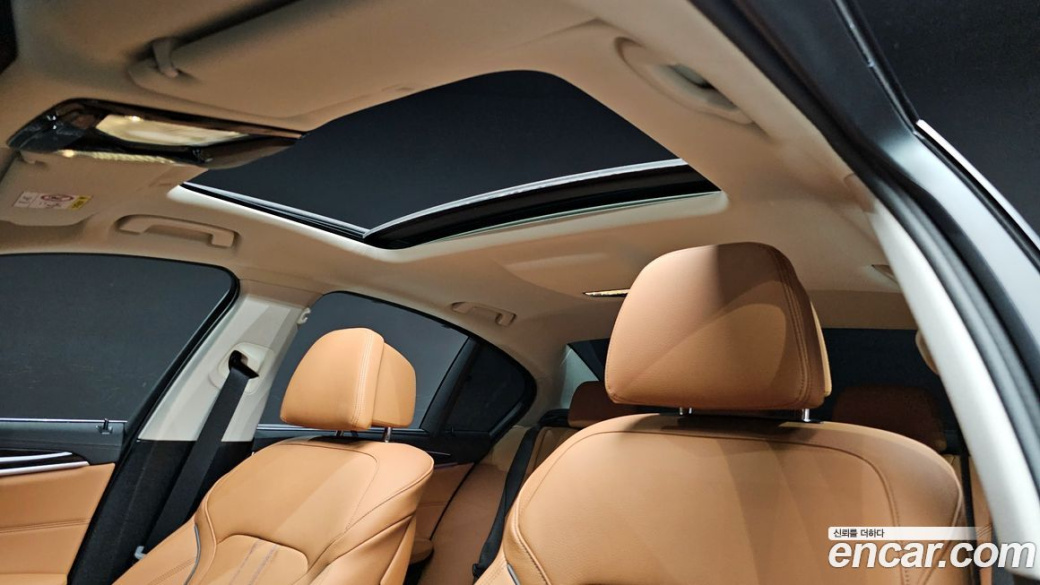 BMW 5-Series 520i Luxury, 2023