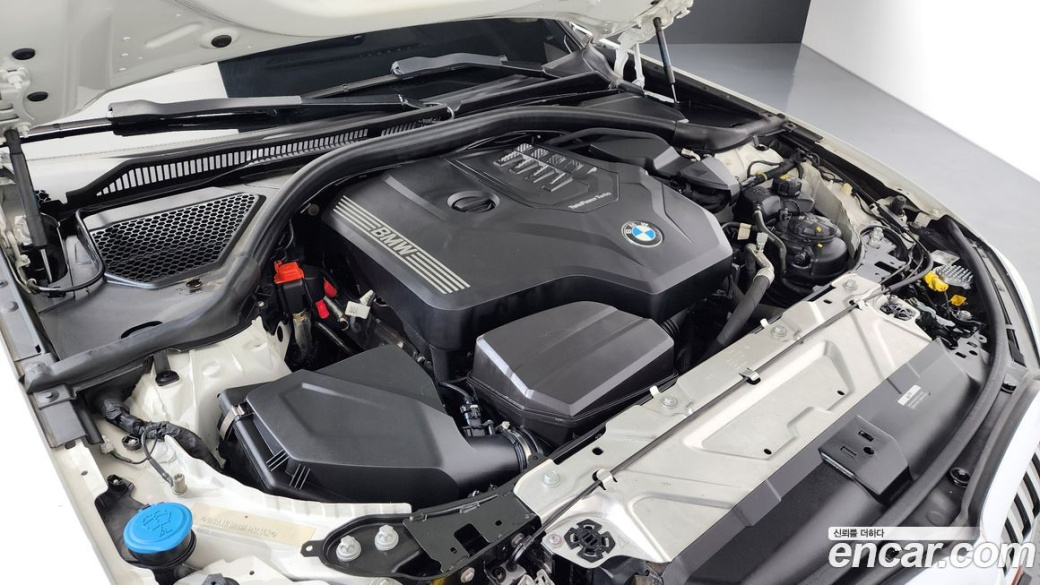 BMW 3-Series 320i Touring Luxury, 2022