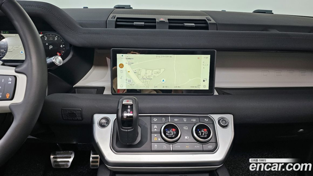 Land Rover Defender 110 D250 SE, 2022