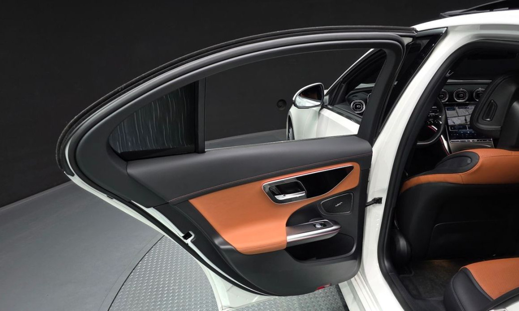 Mercedes-Benz C-Class C300 4MATIC AMG Line, 2023
