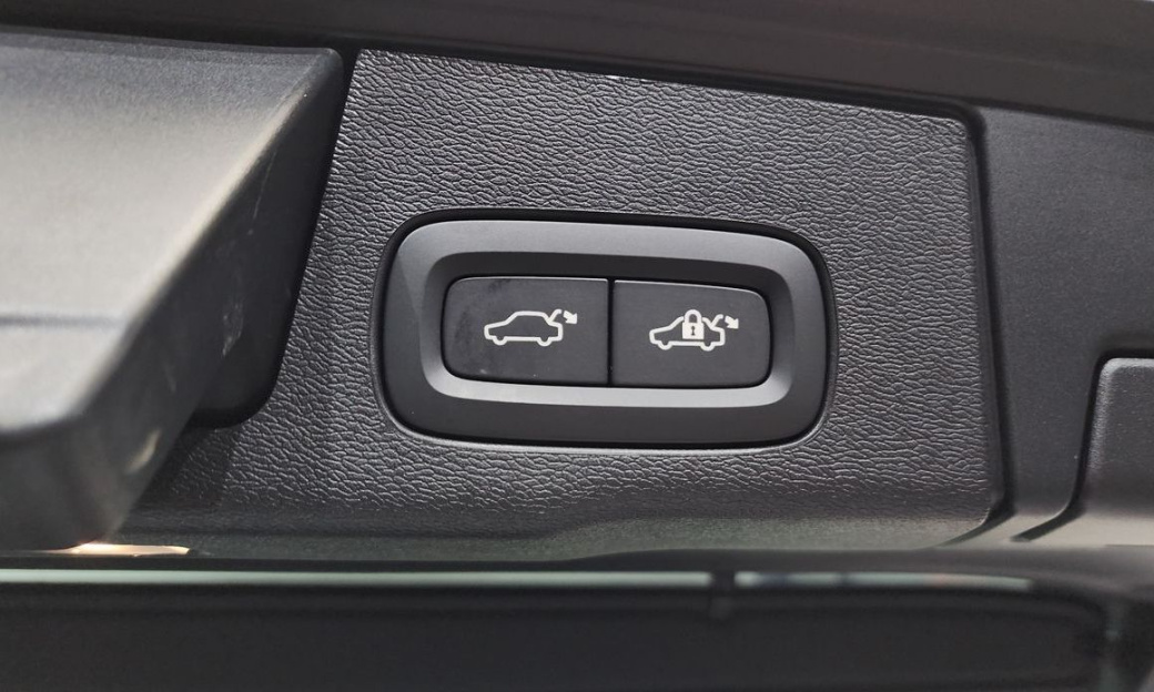 Volvo XC60 B5 Ultra Bright, 2025