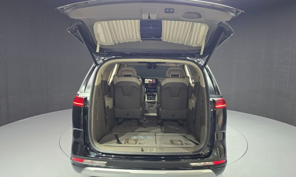 Kia Carnival 7-Seater Hi-Limousine, 2023