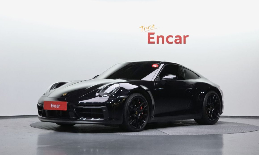 Porsche 911 Carrera 4 GTS, 2024