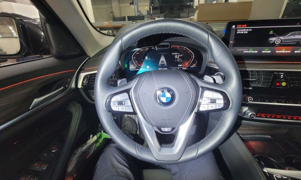 BMW 5-Series 530i Luxury, 2023