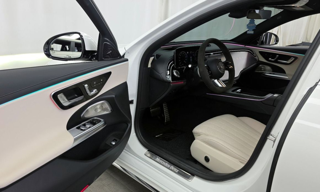 Mercedes-Benz E-Class E300 4MATIC AMG Line, 2026