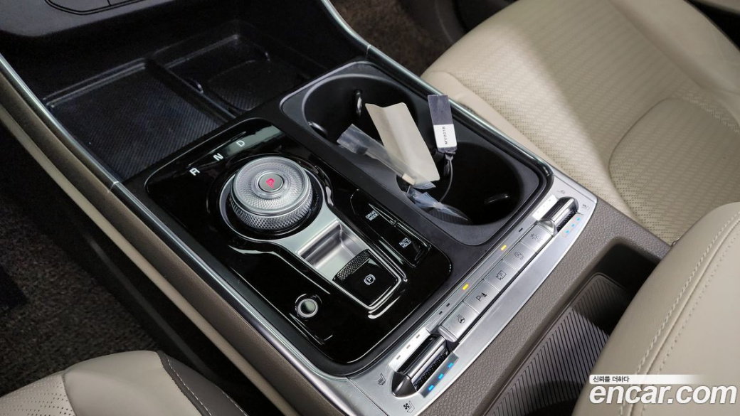 Kia Carnival 9-Seater Signature, 2024