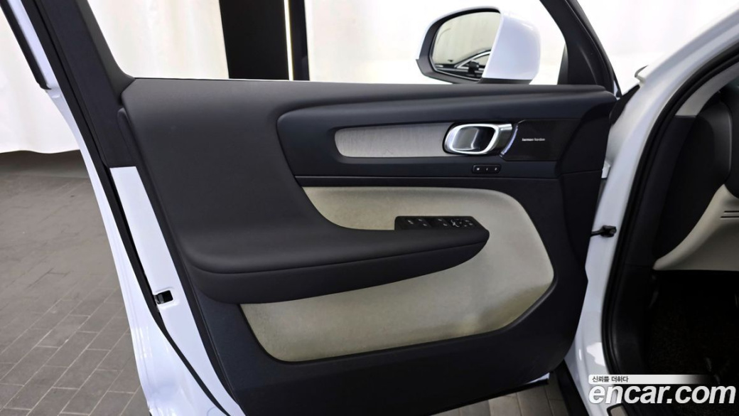 Volvo XC40 B4 Ultimate Bright, 2024