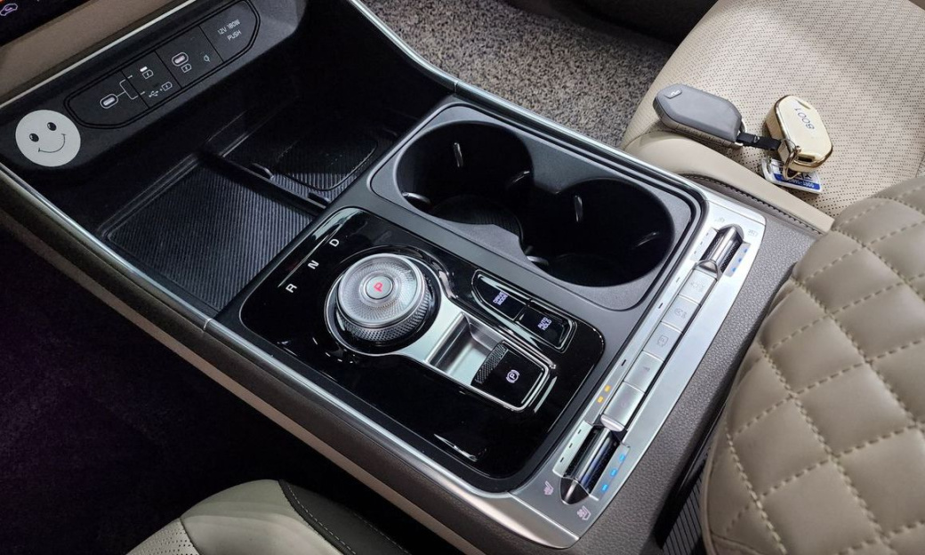 Kia Carnival 9-Seater Signature, 2024