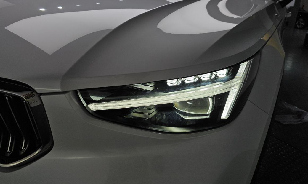 Volvo XC40 B4 Ultimate Bright, 2024