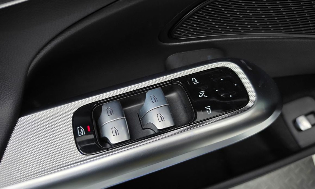 Mercedes-Benz E-Class E200 Avantgarde, 2025
