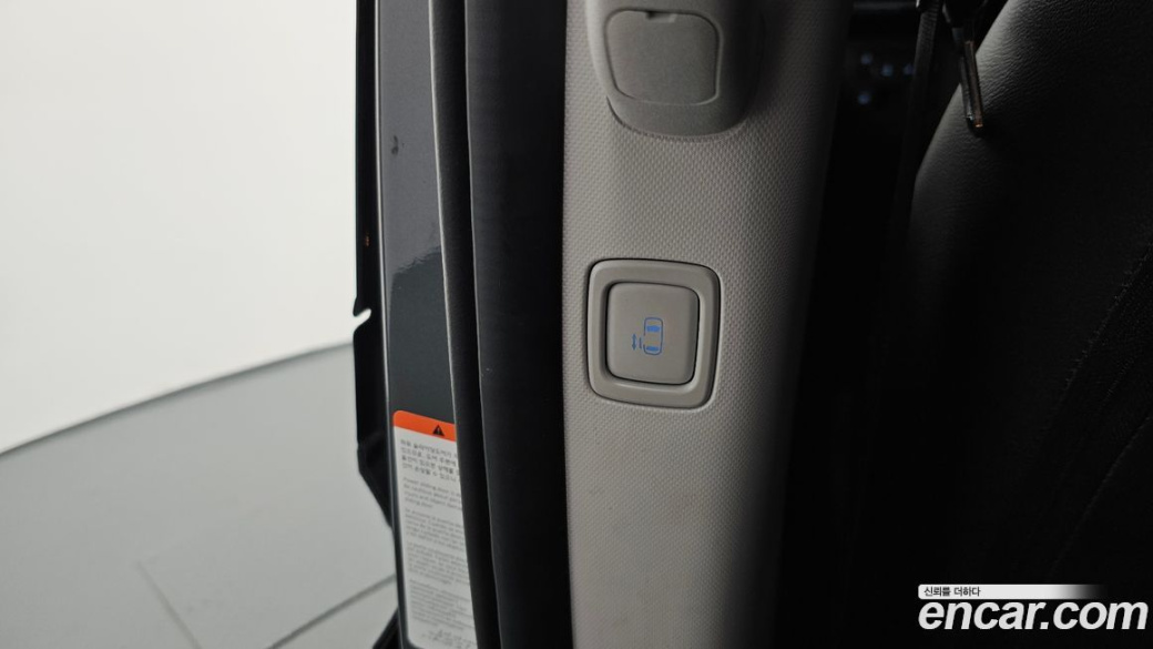 Hyundai Staria 4WD Tourer 9-Seater, 2025