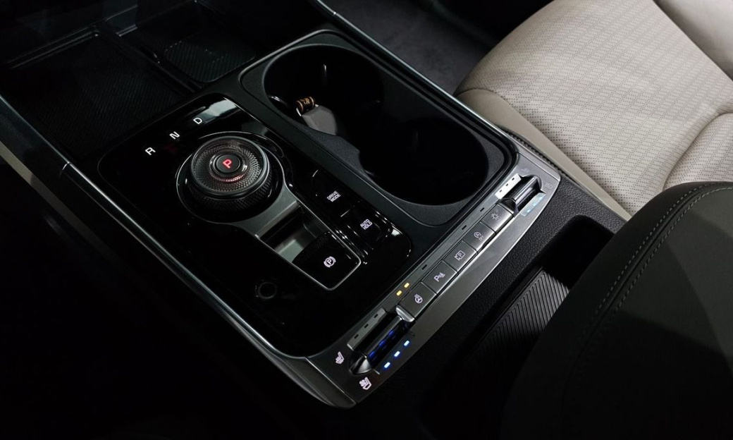 Kia Carnival 9-Seater Signature, 2025