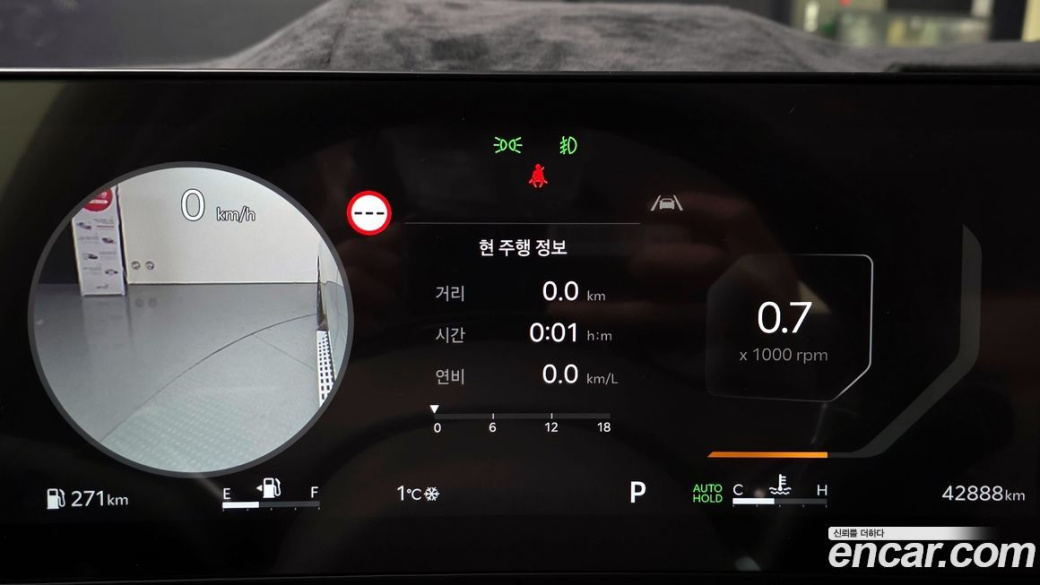 Kia Carnival 9-Seater Gravity, 2025