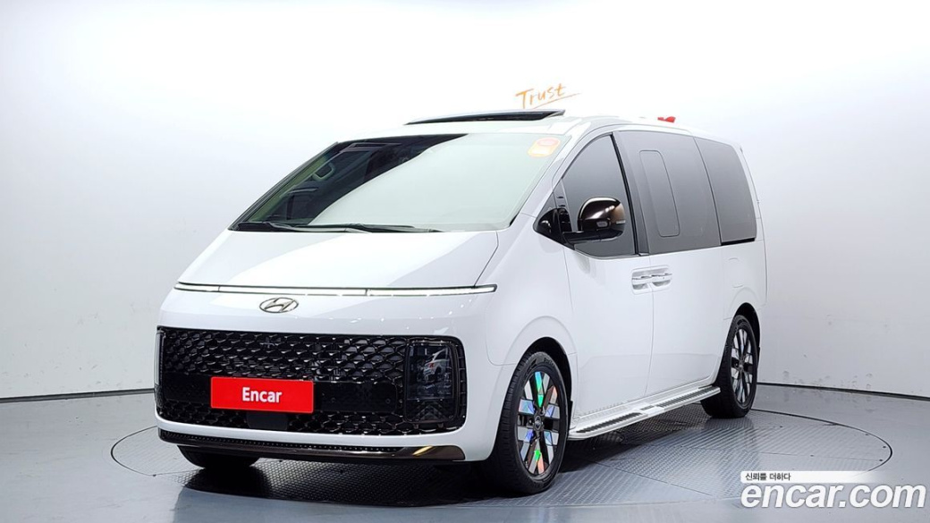 Hyundai Staria 4WD Lounge 9-Seater, 2023