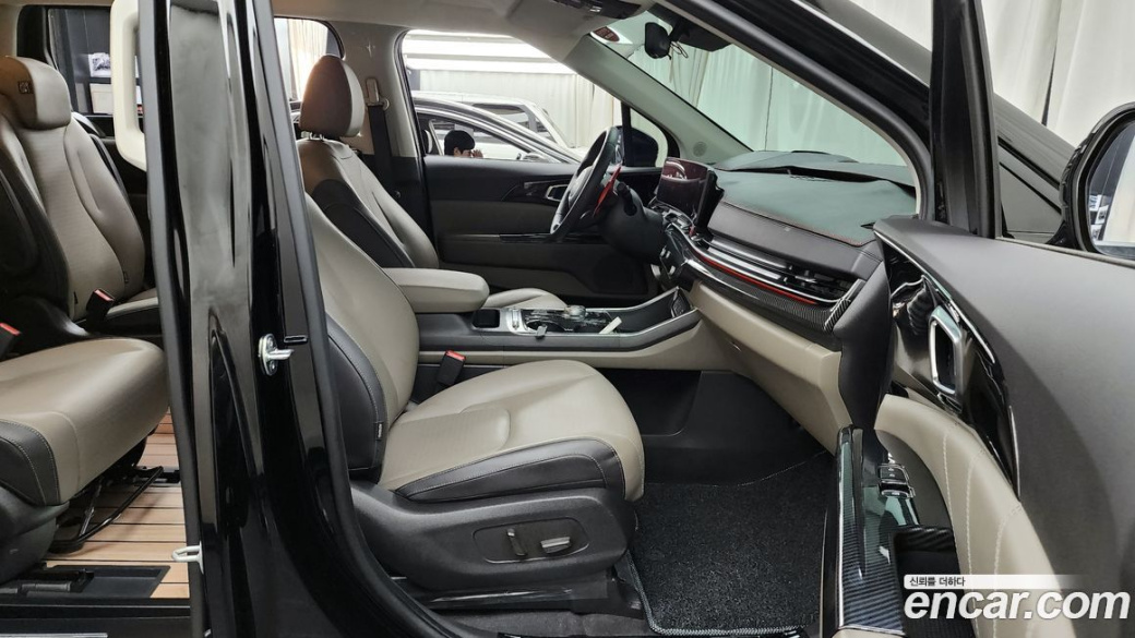 Kia Carnival 9-Seater Signature, 2024