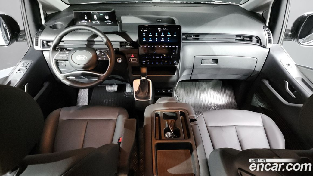 Hyundai Staria Tourer 9-Seater, 2025