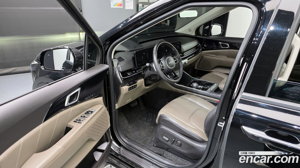 Kia Carnival 7-Seater Gravity, 2024