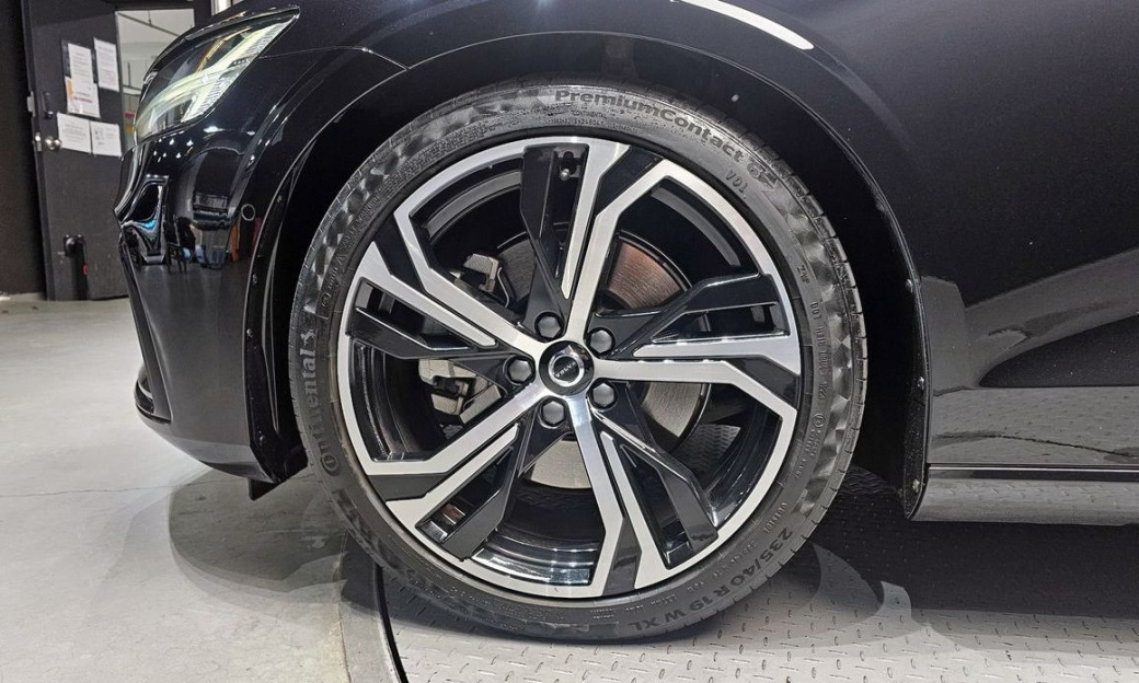 Volvo S60 B5 Ultimate Dark, 2024