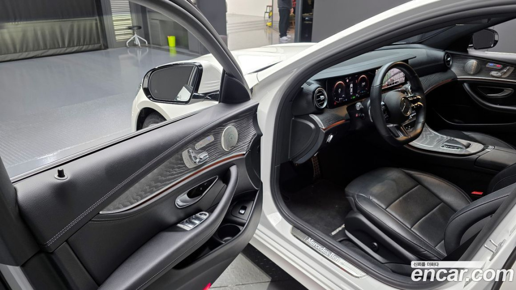 Mercedes-Benz E-Class E350 4MATIC AMG Line, 2022