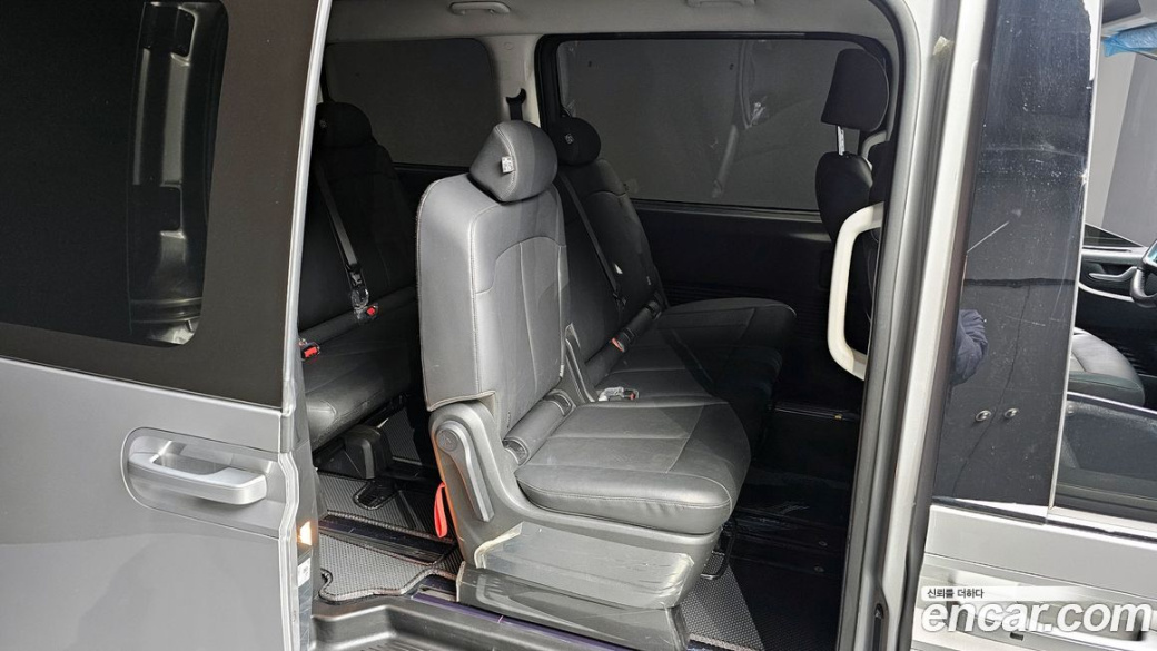 Hyundai Staria 4WD Tourer 9-Seater, 2025