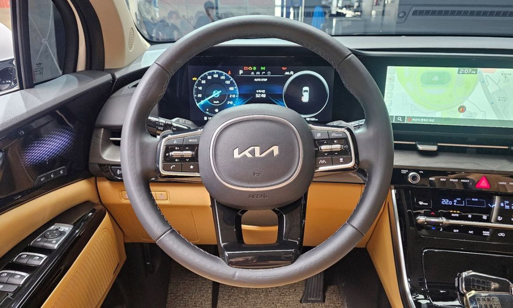 Kia Carnival 9-Seater Signature, 2023