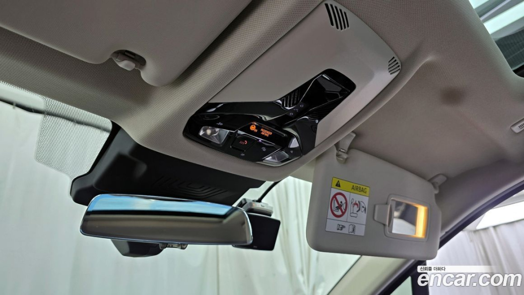 BMW 2-Series 220i Luxury, 2024