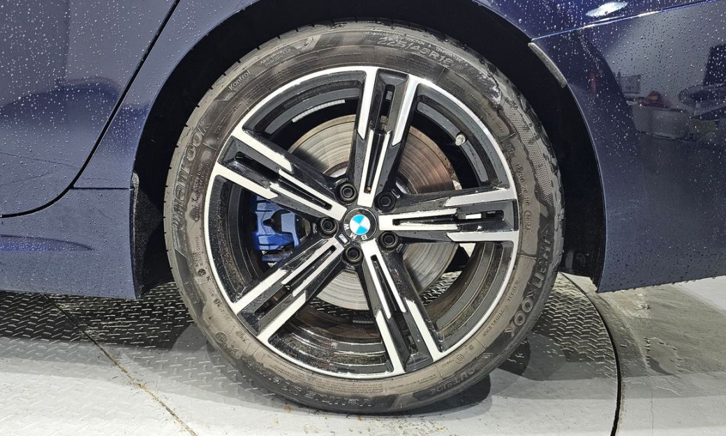 BMW 3-Series 320i M Sport, 2025