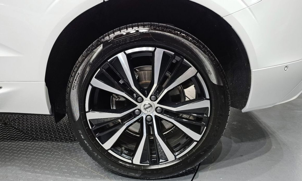 Volvo XC60 B6 Ultra Bright, 2025