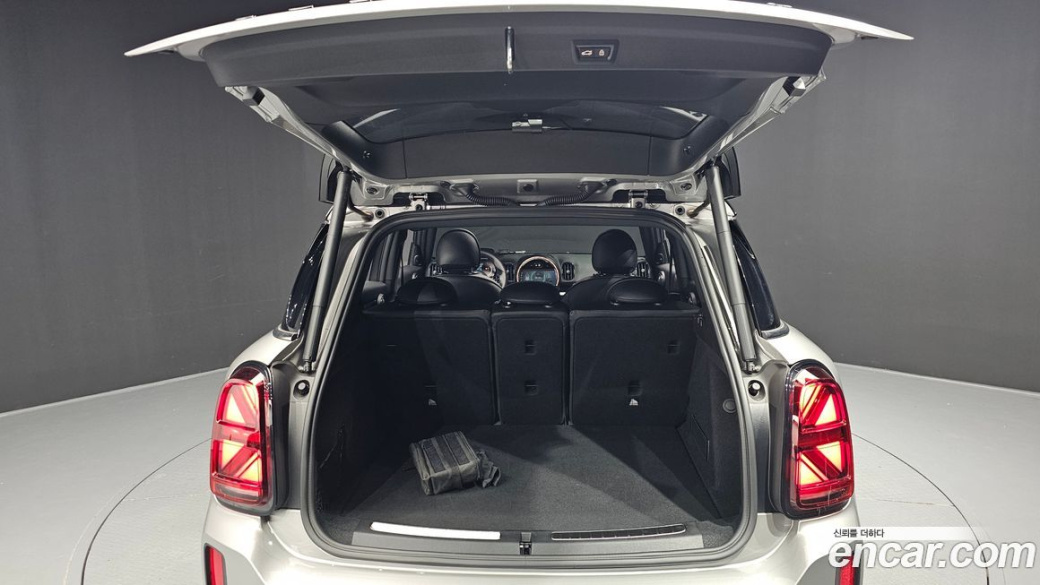Mini Countryman JCW Launch Pack, 2023
