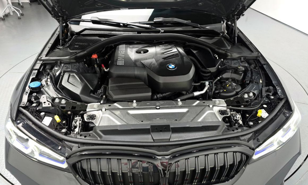 BMW 3-Series 320i M Sport, 2025