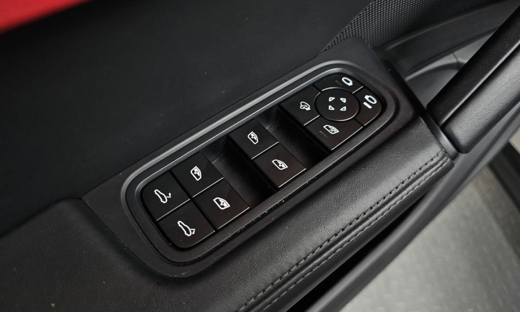 Porsche Cayenne 3.0, 2024