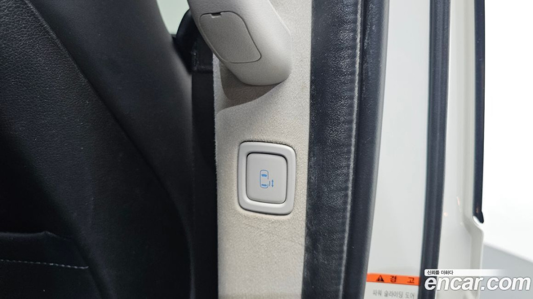 Hyundai Staria 4WD Lounge 7-Seater, 2022