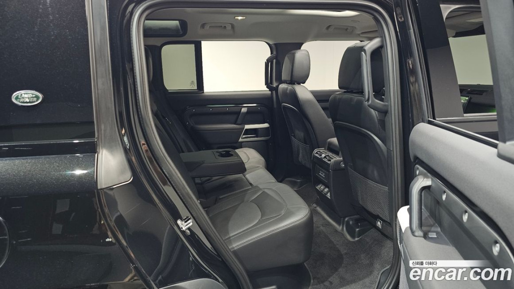 Land Rover Defender 110 D250 SE, 2023