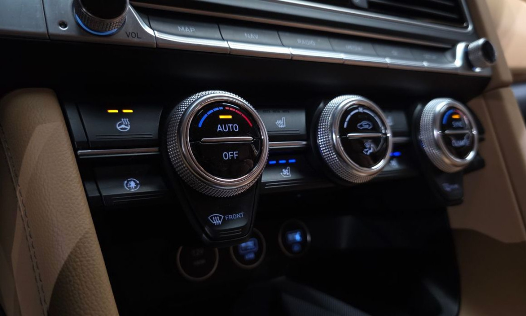 Genesis G70 Gasoline 2.0T 4WD, 2021