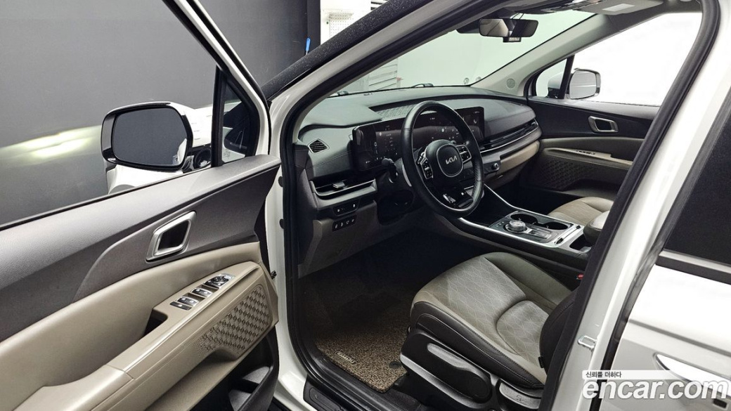 Kia Carnival 9-Seater Prestige, 2024