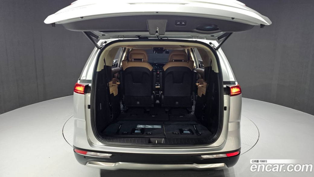 Kia Carnival 7-Seater Signature, 2023
