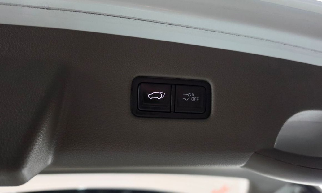 Kia Carnival 7-Seater Signature, 2024