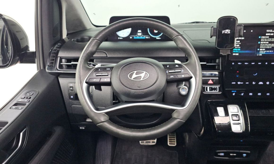 Hyundai Staria 4WD Lounge 9-Seater, 2025