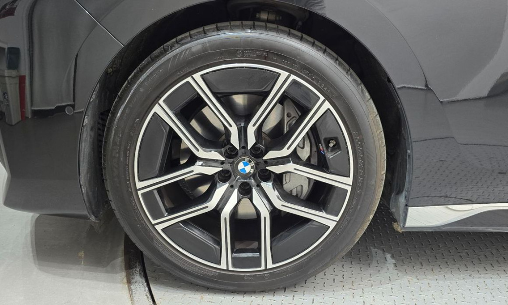 BMW 7-Series 740i xDrive M Sport, 2025