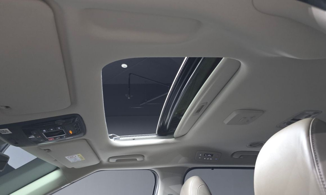 Kia Carnival 9-Seater Gravity, 2024