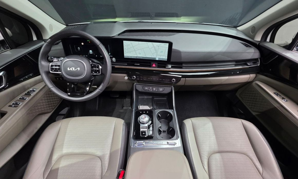 Kia Carnival 9-Seater Signature, 2024