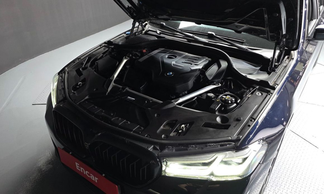 BMW 5-Series 520i M Sport, 2023