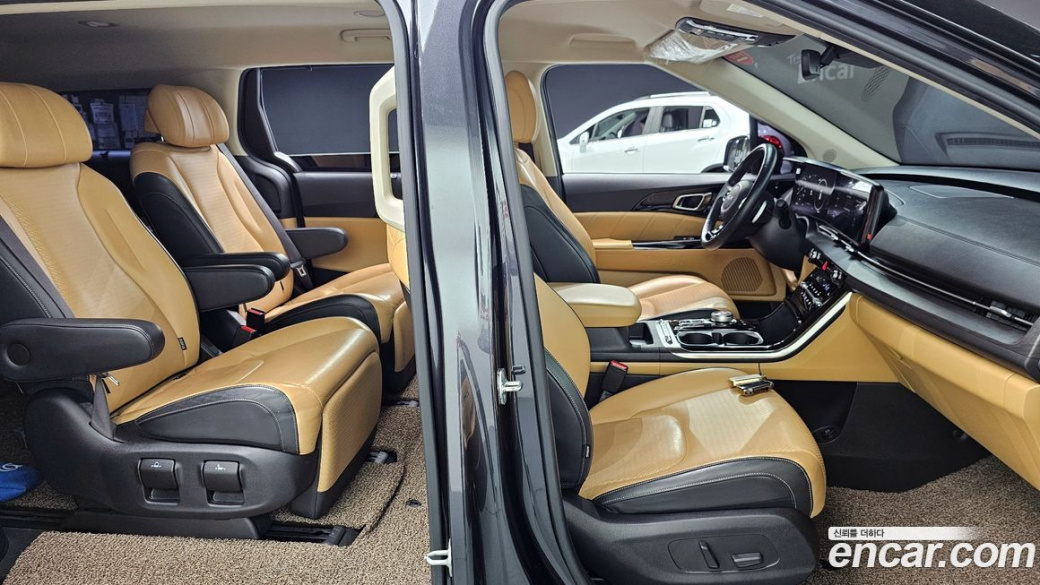 Kia Carnival 7-Seater Signature, 2022