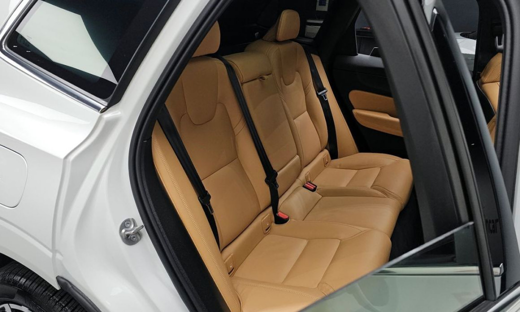 Volvo XC60 B6 Ultra Bright, 2025